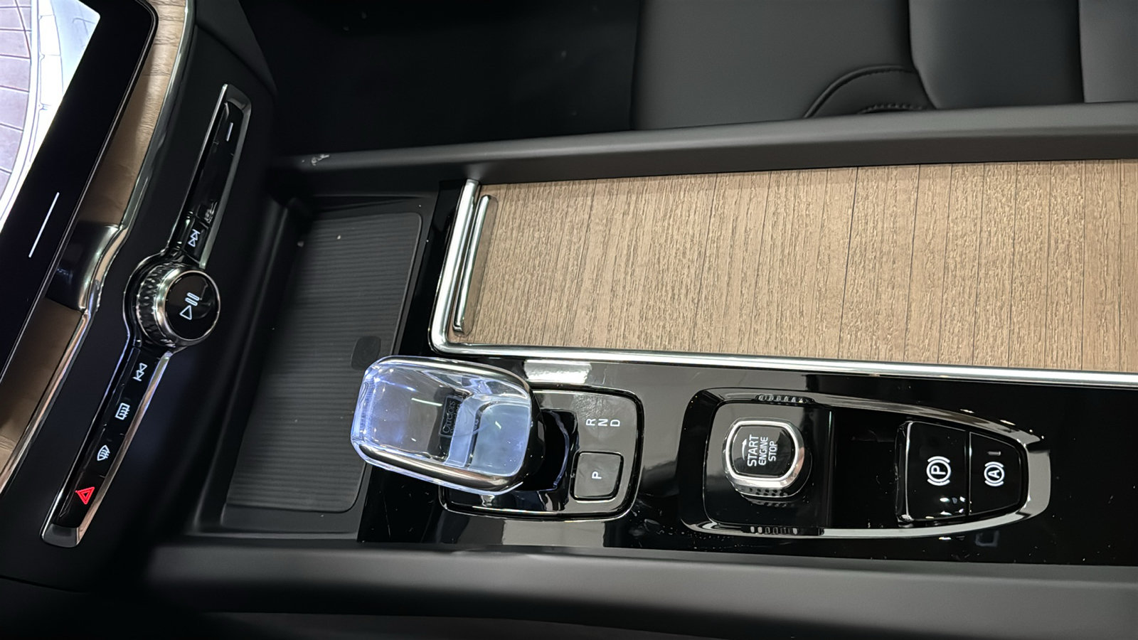 New 2027 Volvo XC60 B5 Core AWD/4WD image 19