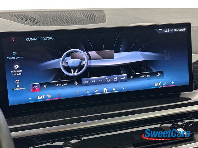 Used 2025 BMW X7 M60i AWD/4WD image 31