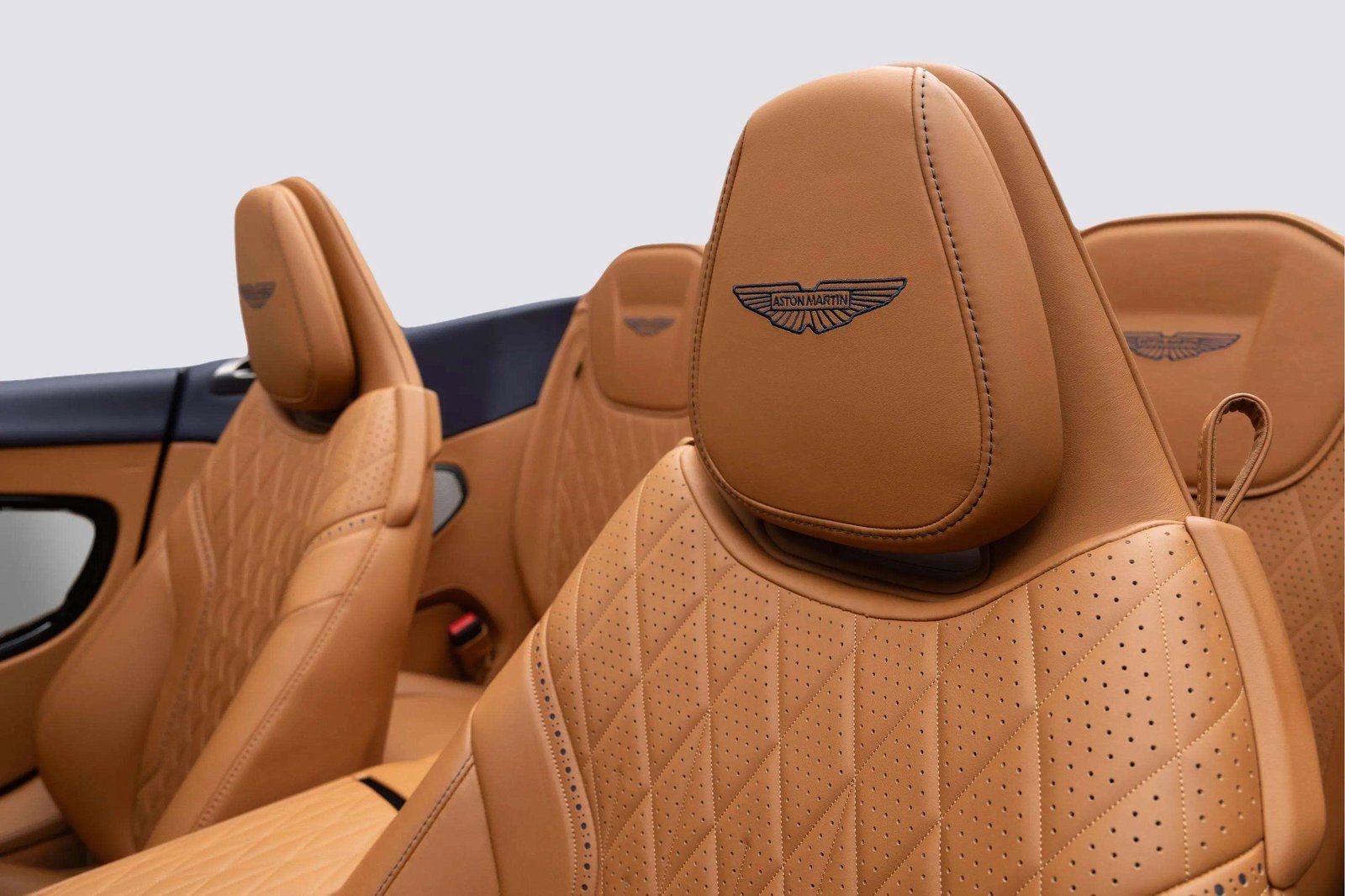 Used 2024 Aston Martin DB12 Convertible image 20