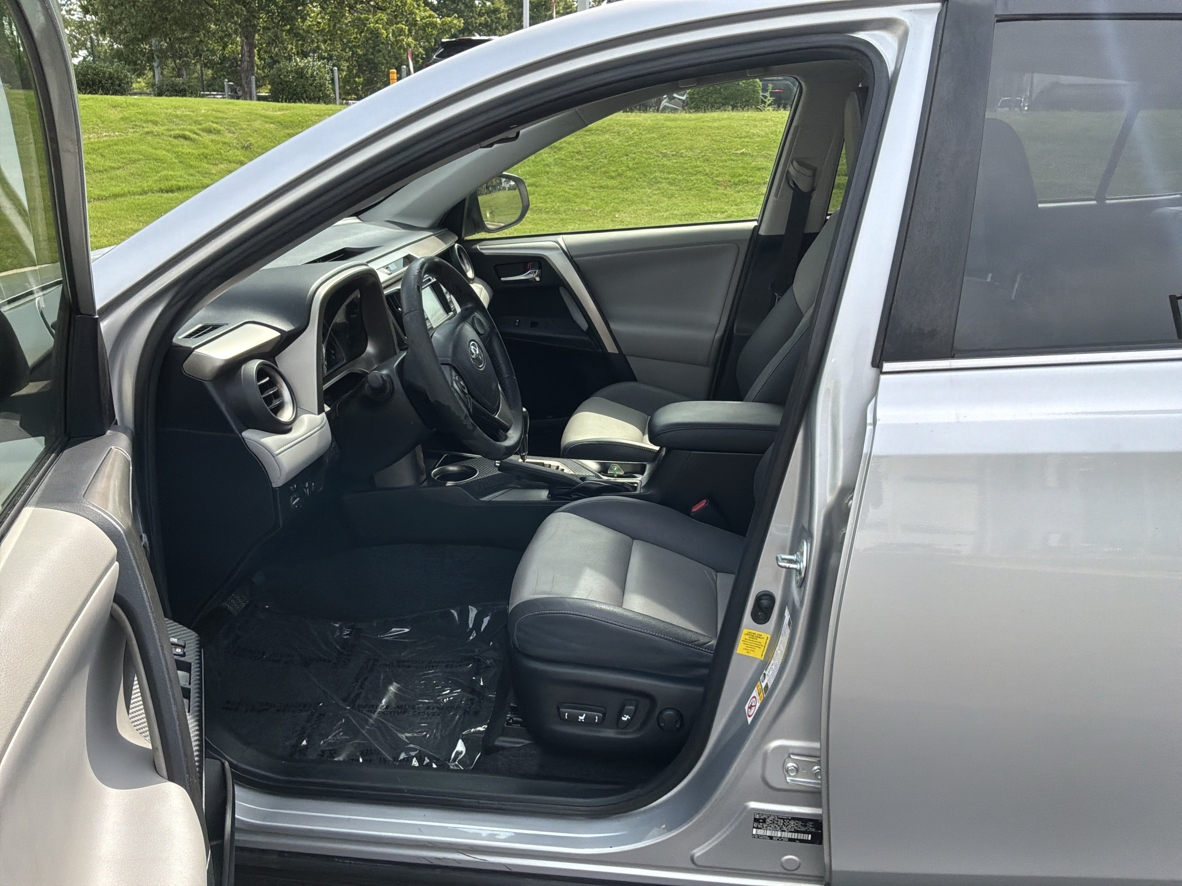 Used 2013 Toyota RAV4 Limited FWD image 16