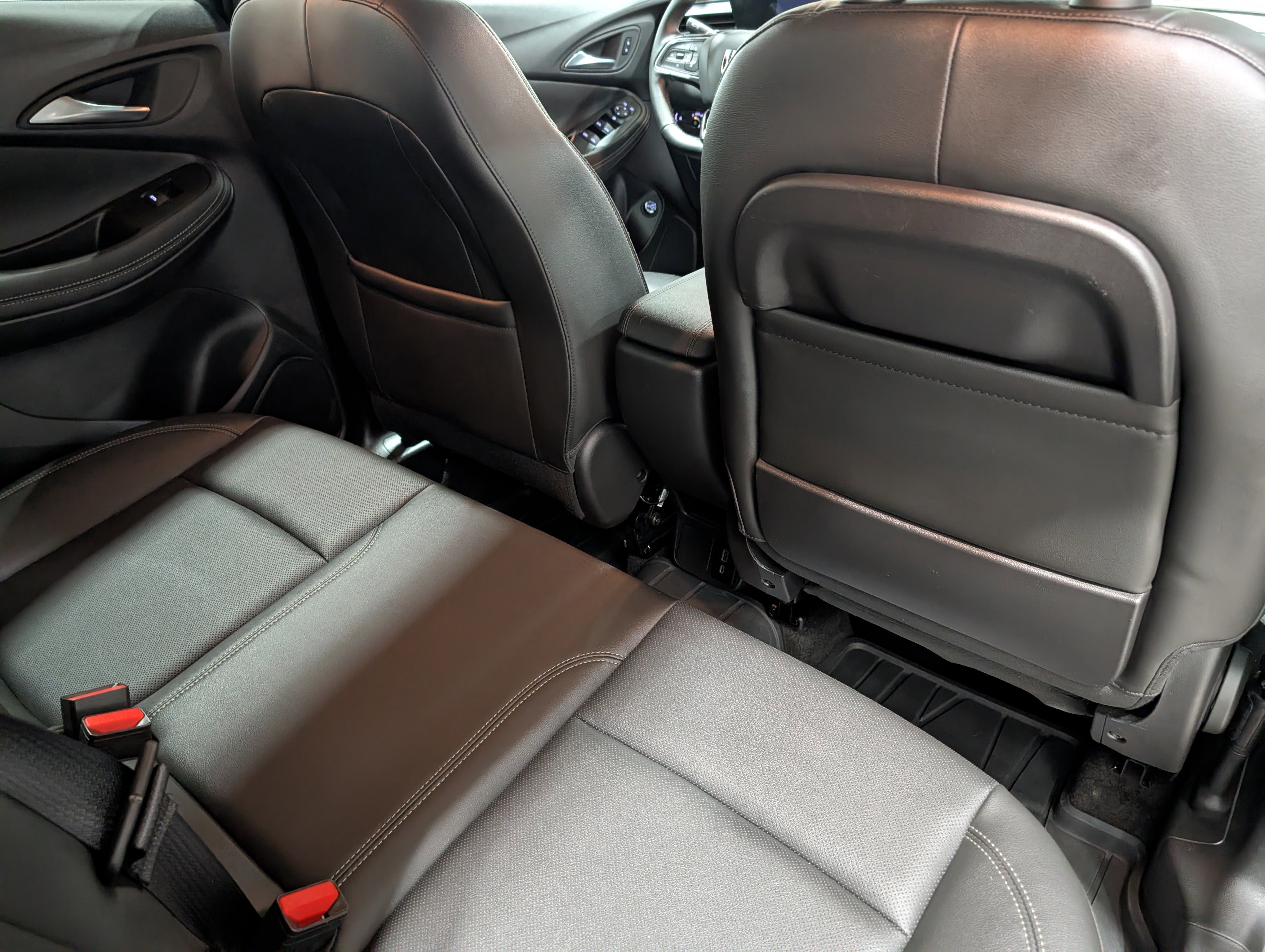 Used 2024 Buick Encore GX Sport Touring w/ Experience Buick Package image 16