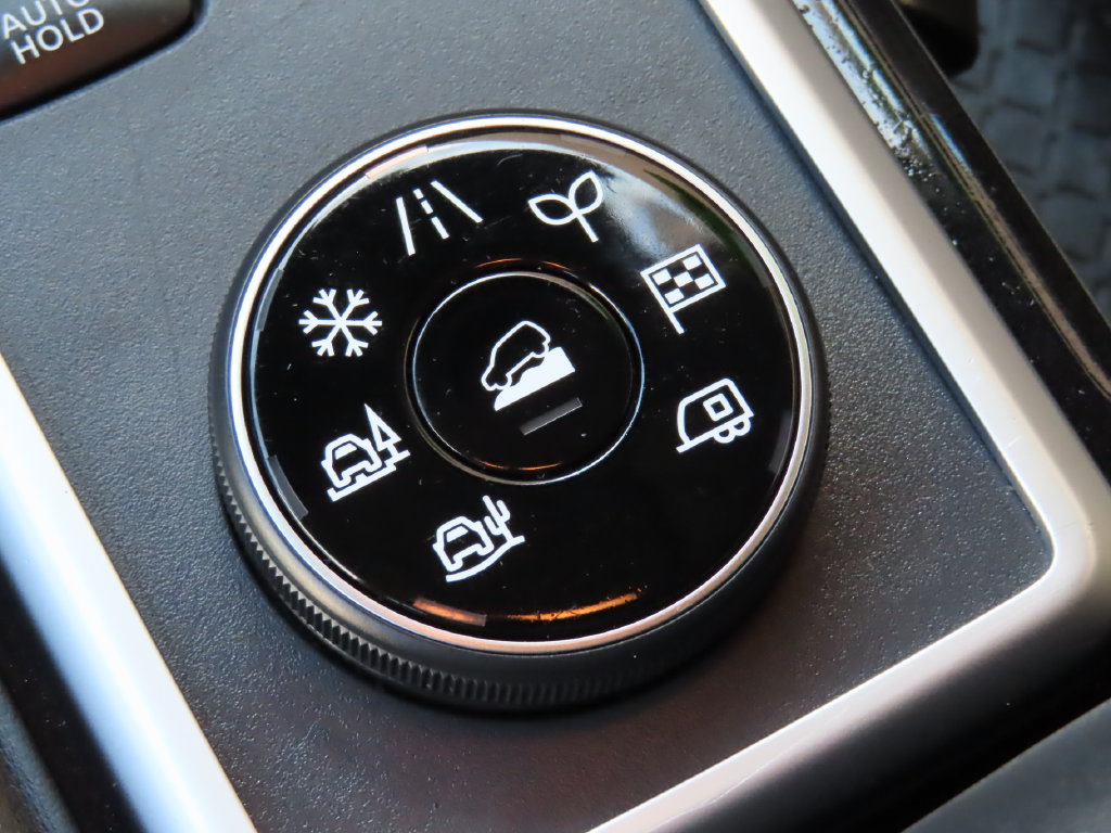 Used 2024 Nissan Pathfinder SV AWD/4WD image 9