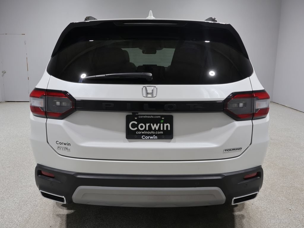 Used 2025 Honda Pilot Touring image 3