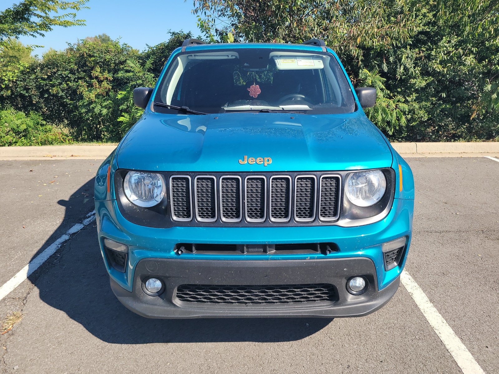 Used 2022 Jeep Renegade Latitude w/ Sun/Sound Group AWD/4WD image 2