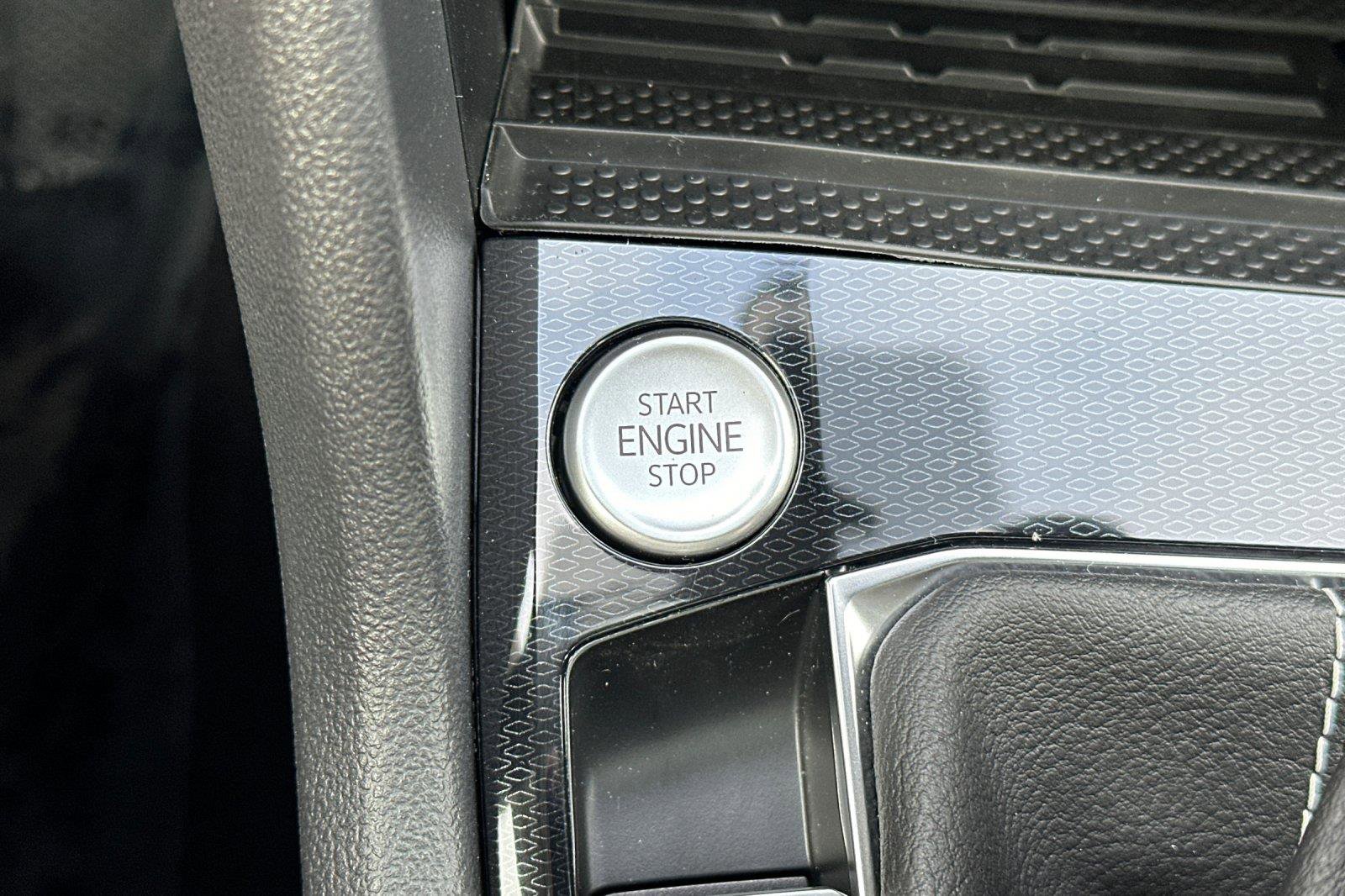 New 2026 Volkswagen Taos SEL image 22