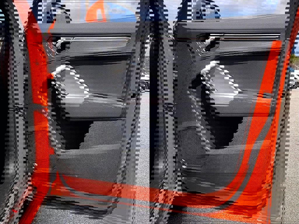 Used 2025 Audi Q3 2.0T Premium image 11