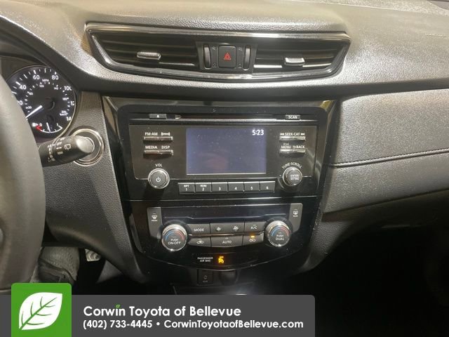 Used 2017 Nissan Rogue SV image 17