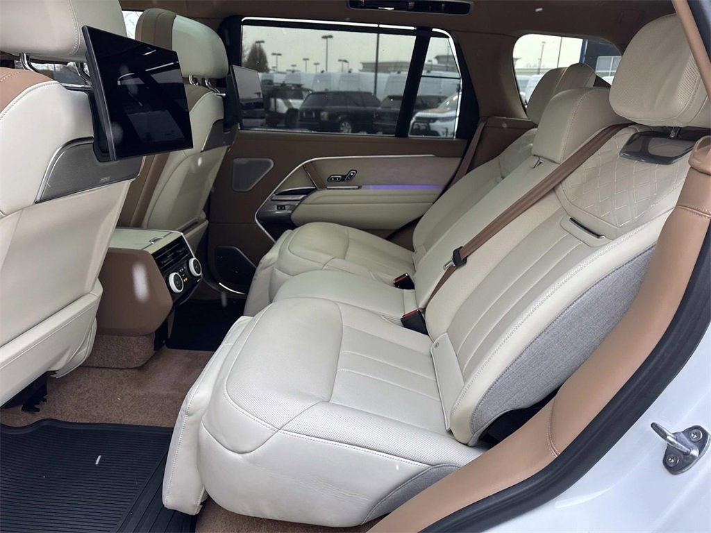 Used 2023 Land Rover Range Rover SV image 14
