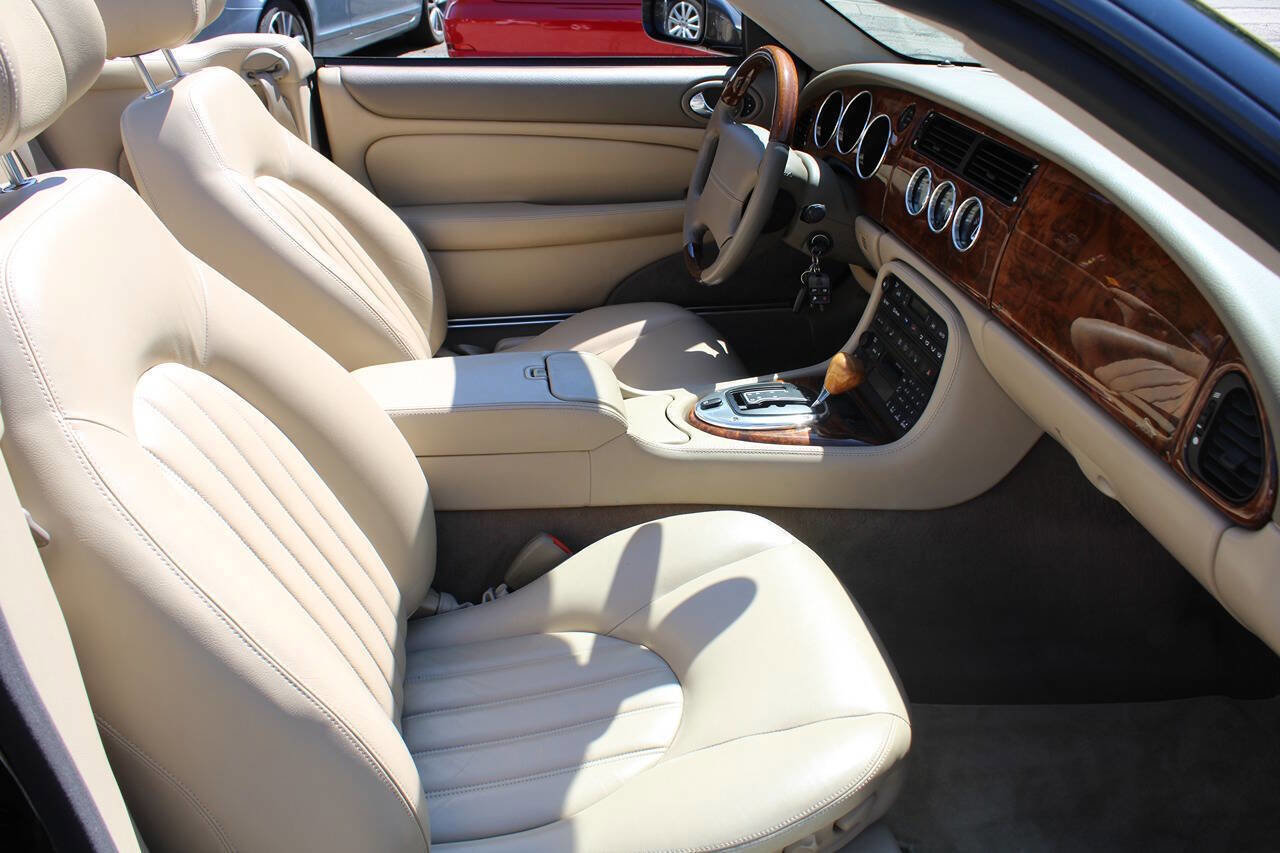 Used 2004 Jaguar XK8 Convertible image 35