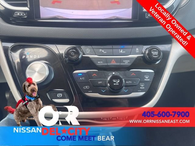 Used 2023 Chrysler Pacifica Touring-L image 26