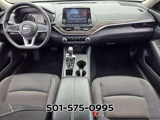 Used 2025 Nissan Altima 2.5 SV FWD image 13