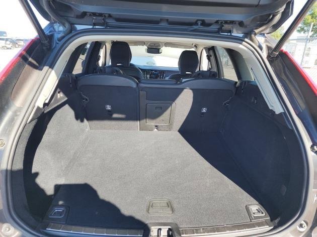 Certified 2025 Volvo XC60 B5 Plus image 6