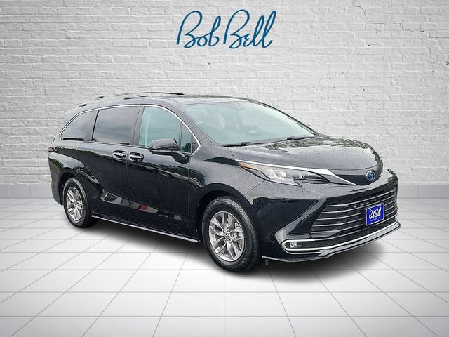 Used 2024 Toyota Sienna XLE AWD/4WD image 1