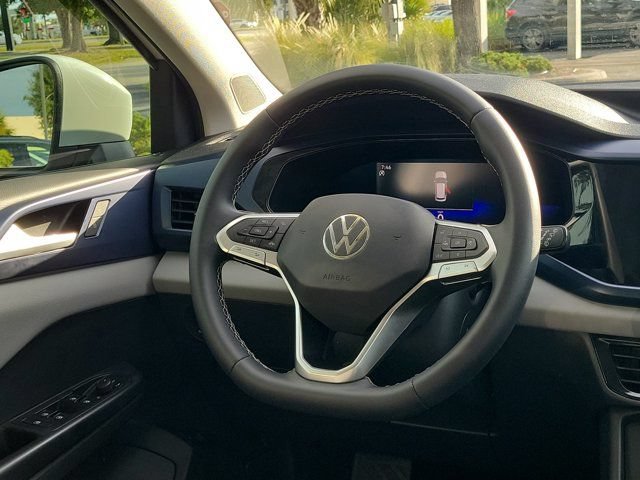 Used 2022 Volkswagen Taos SE FWD image 3