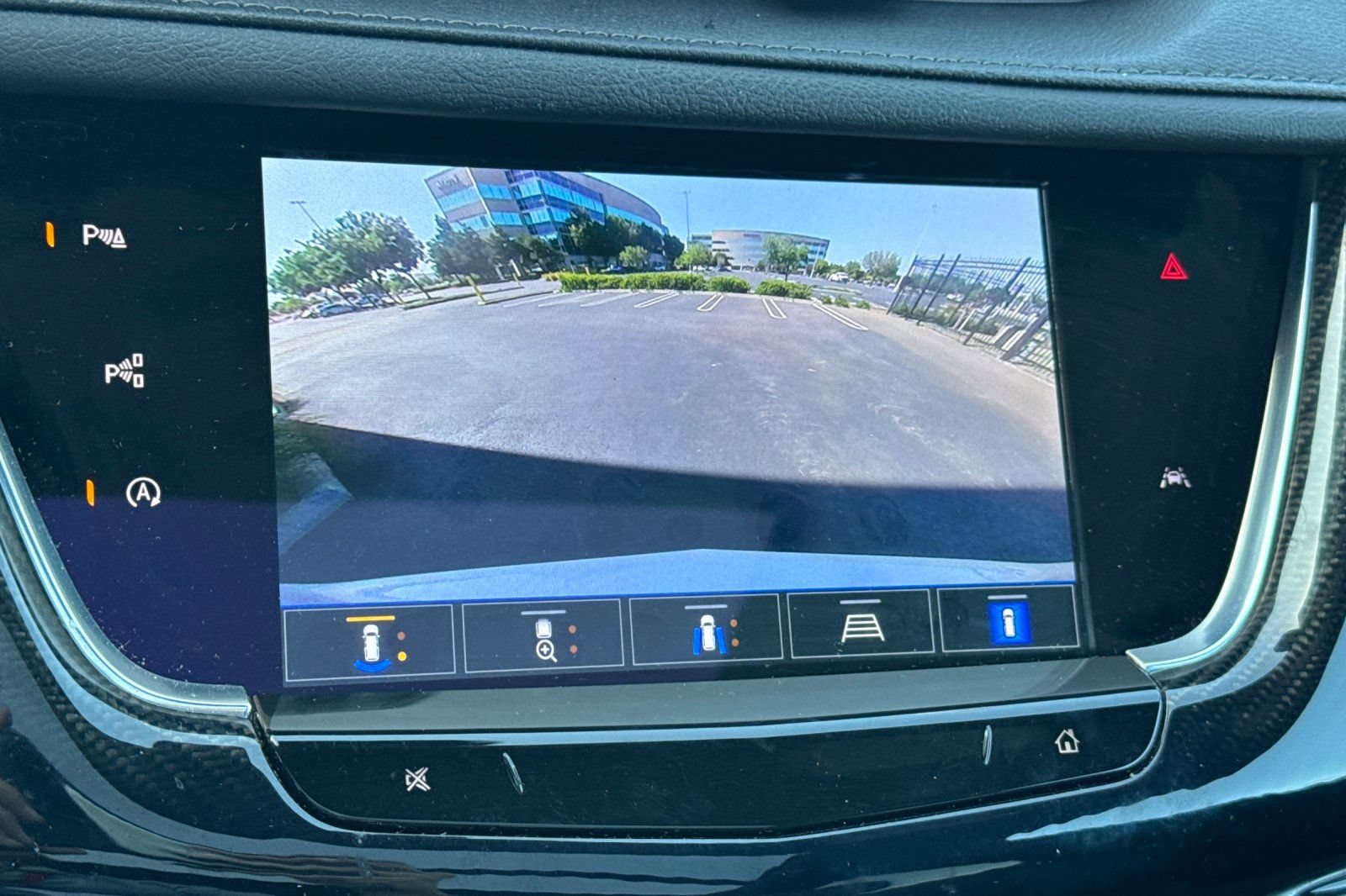 Certified 2025 Cadillac XT6 Sport w/ Technology Package AWD/4WD image 28