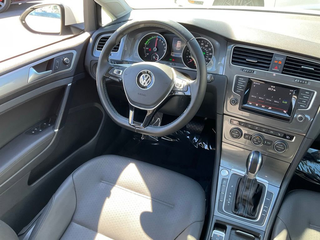 Used 2015 Volkswagen e-Golf SEL Premium image 34