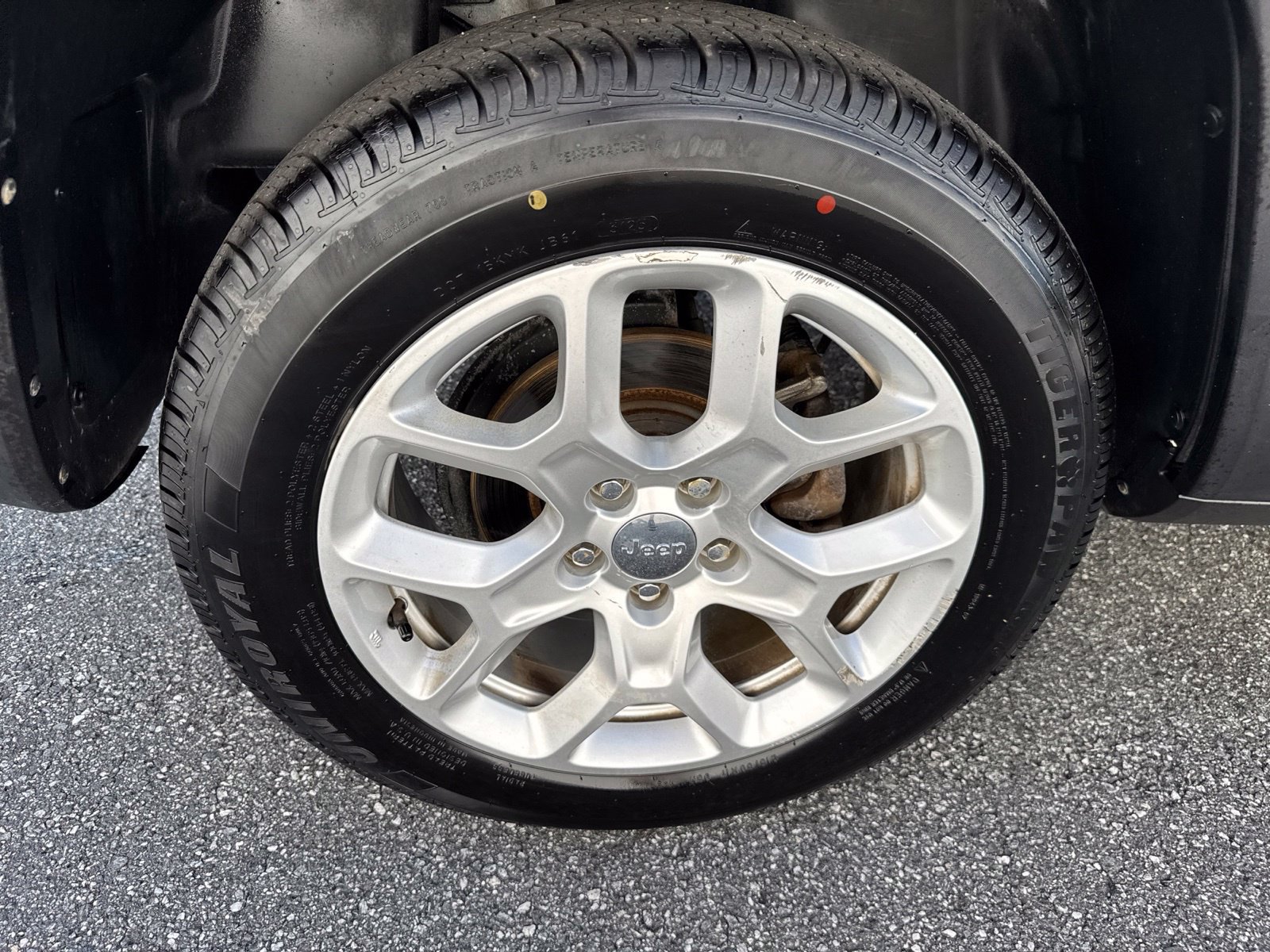 Used 2018 Jeep Renegade Latitude AWD/4WD image 9