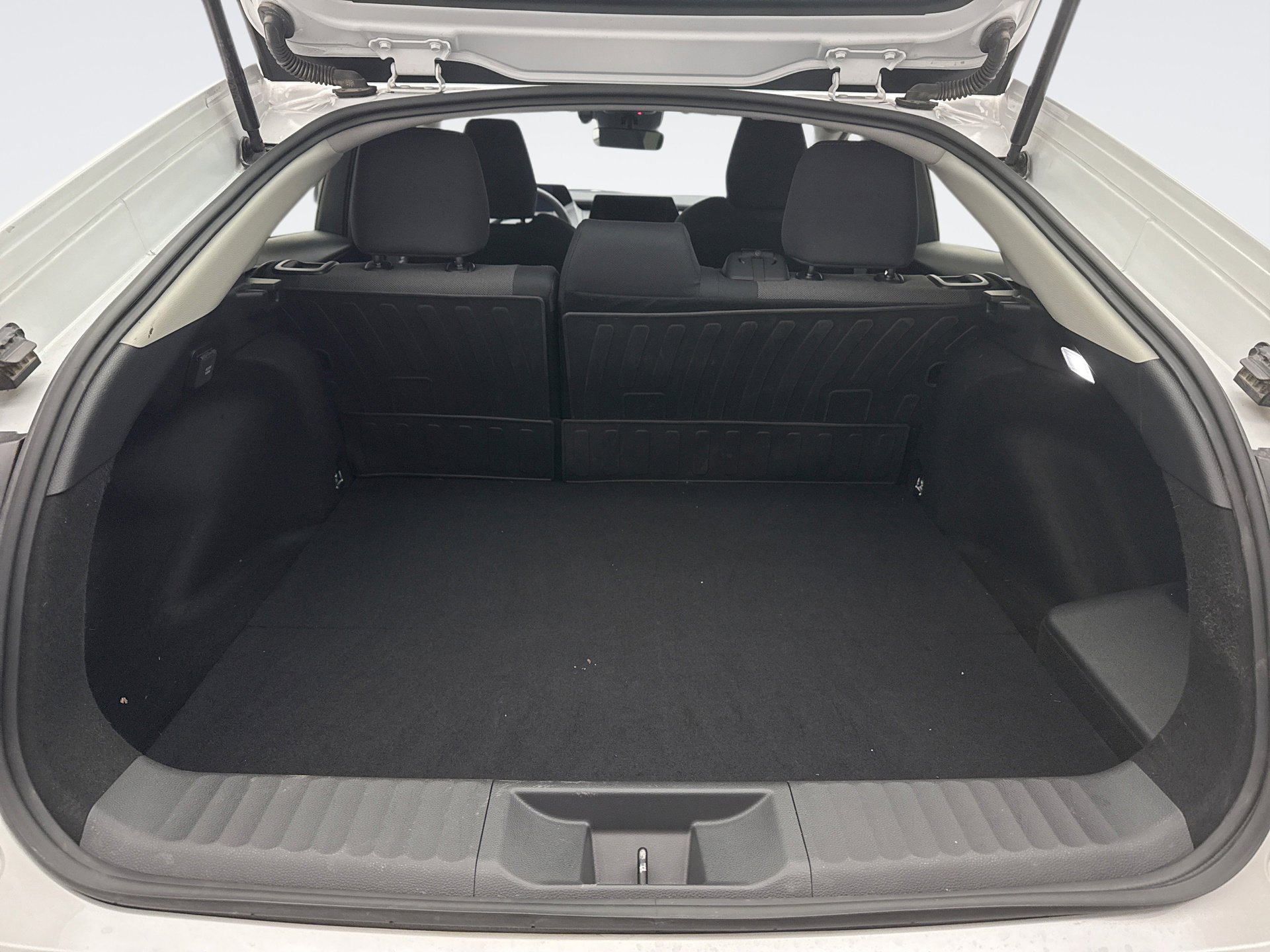 Used 2024 Toyota Prius Prime SE image 19