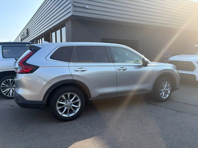 Used 2025 Honda CR-V EX image 3
