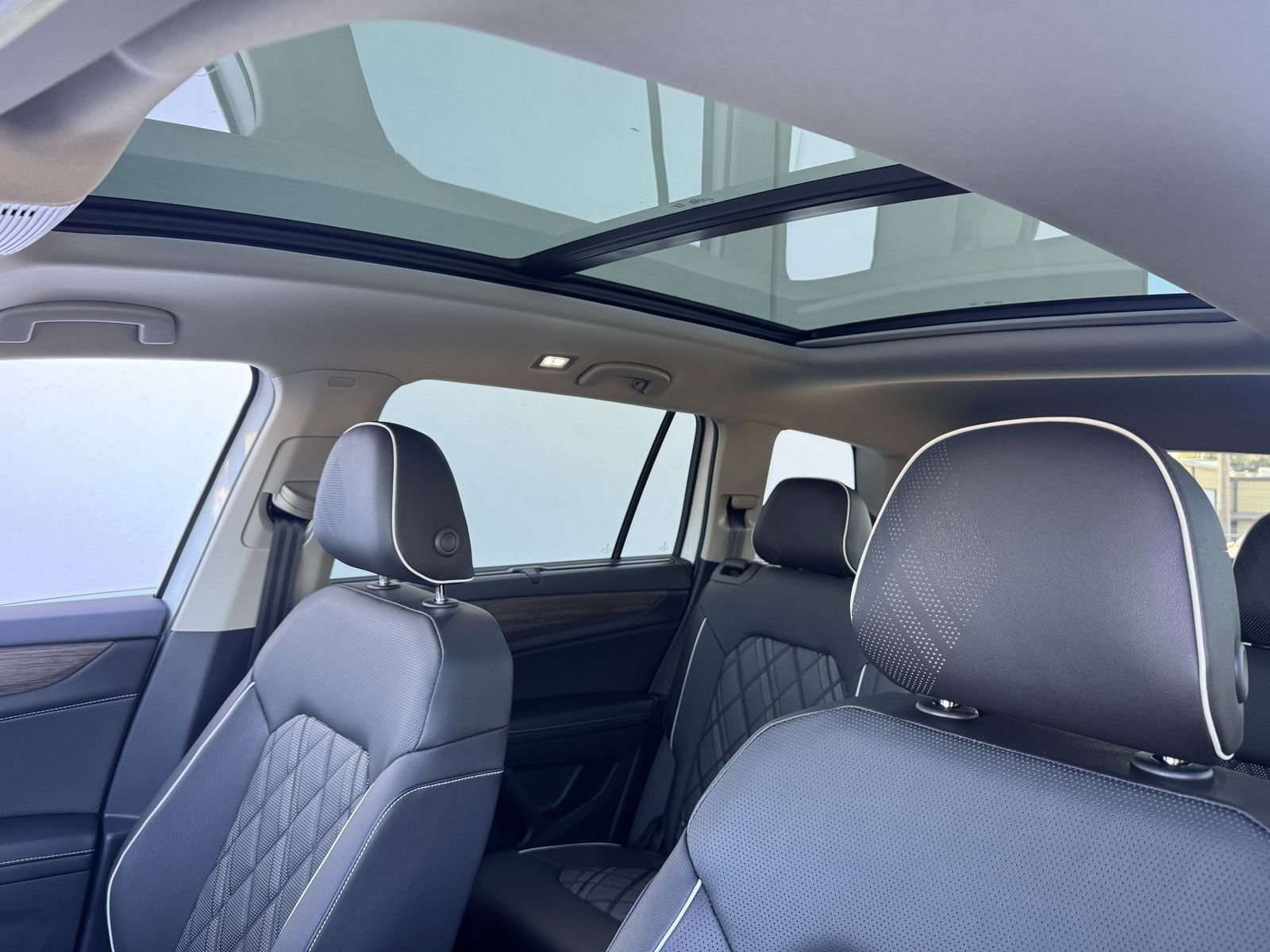 New 2026 Volkswagen Atlas SEL Premium R-Line image 24