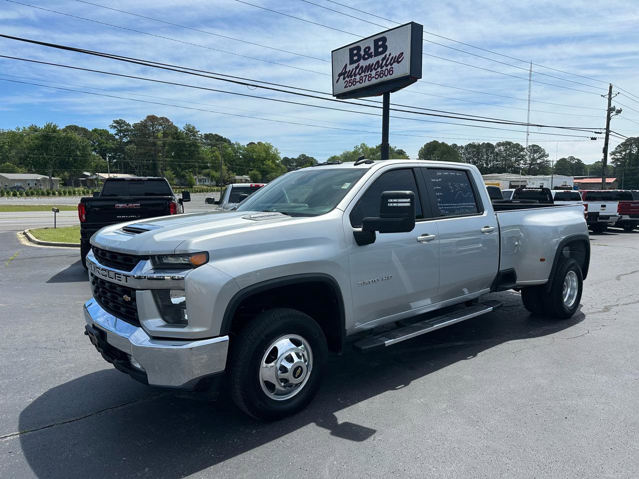 Used 2022 Chevrolet Silverado 3500 LT w/ Convenience Package AWD/4WD image 1