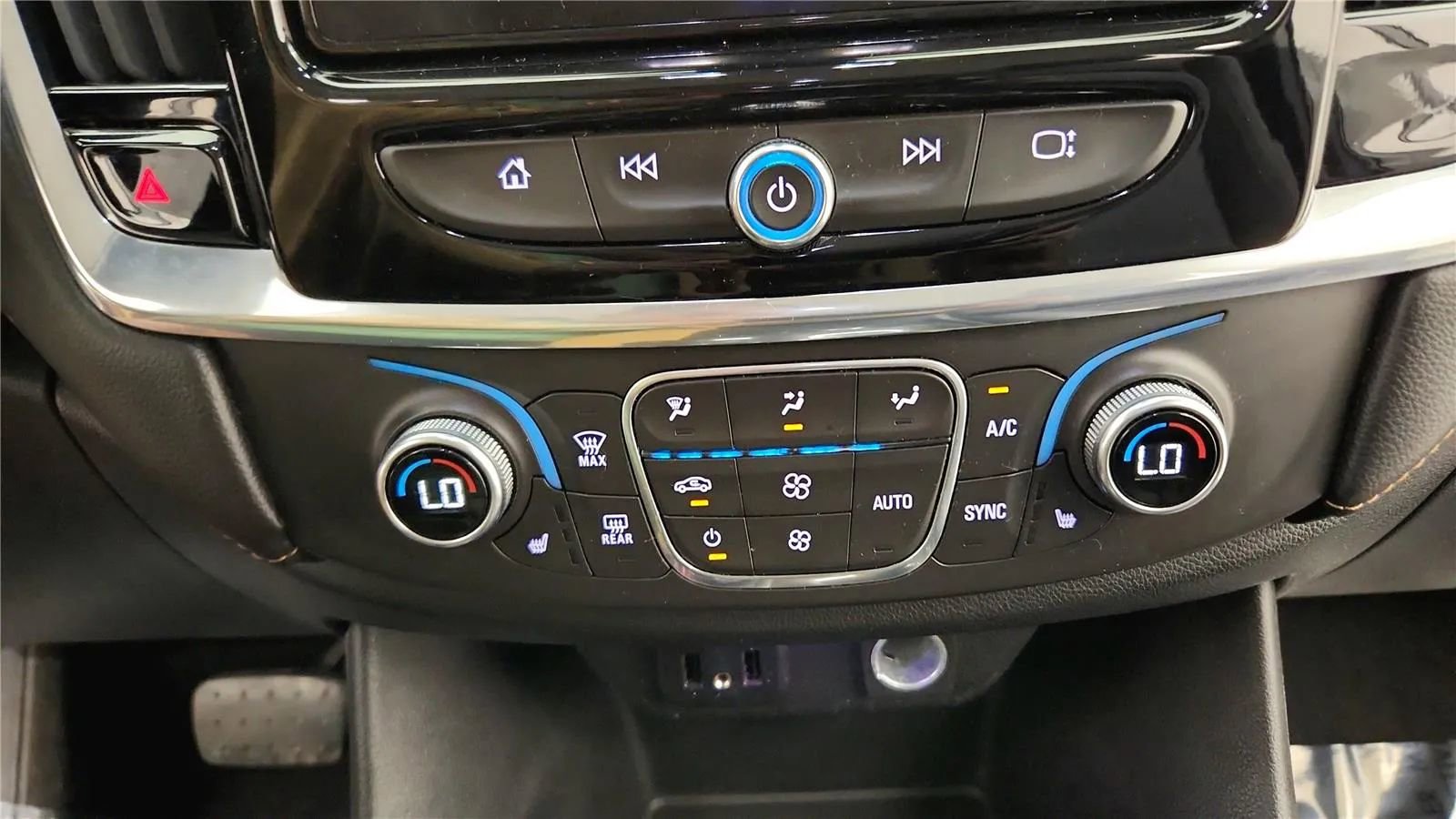 Used 2018 Chevrolet Traverse LT image 27