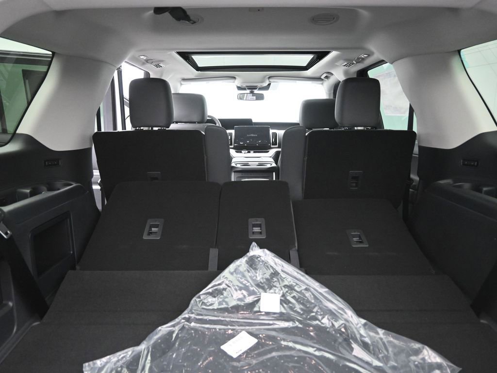 New 2026 Ford Expedition Active image 23