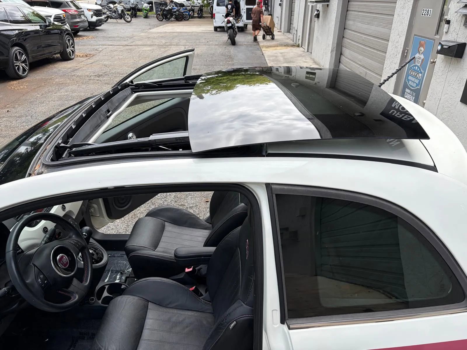 Used 2012 FIAT 500 Lounge w/ Pink Ribbon Special Edition image 25