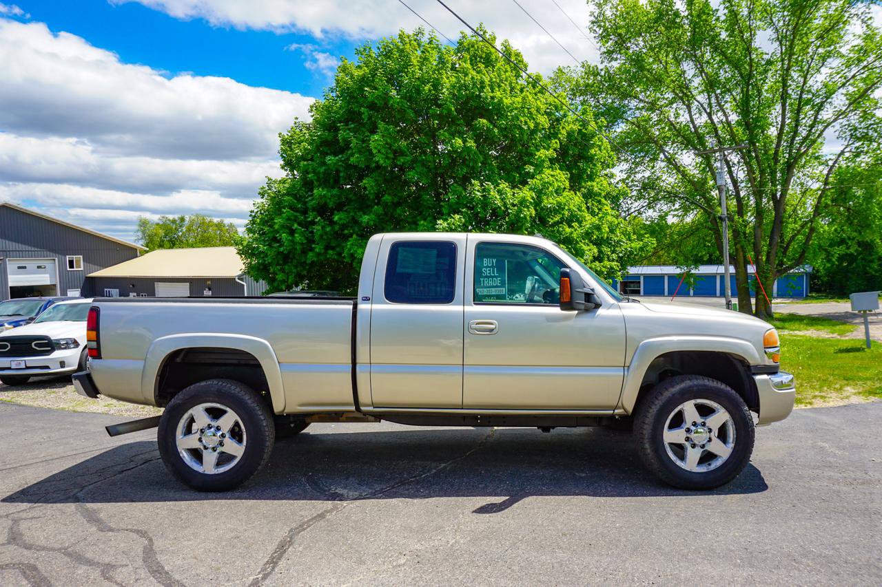 Used 2005 GMC Sierra 2500 SLT w/ Heavy-Duty Power Package AWD/4WD image 2