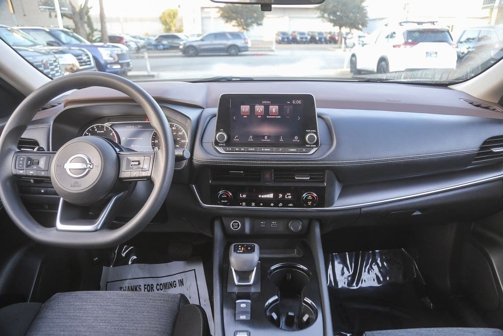 Used 2023 Nissan Rogue SV FWD image 11