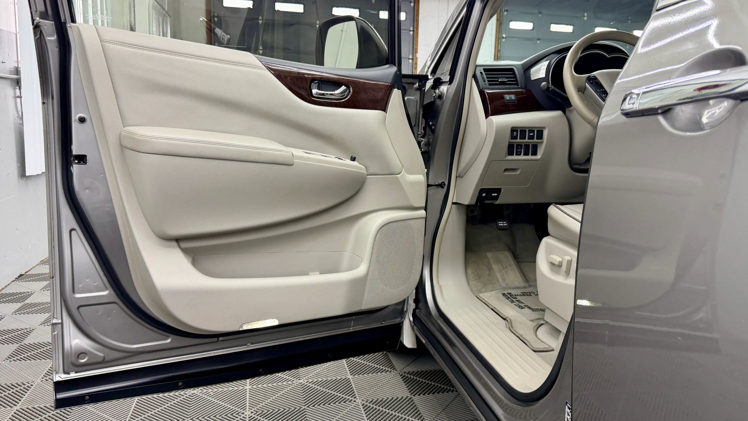 Used 2013 Nissan Quest SL w/ Value Cargo Pkg image 5