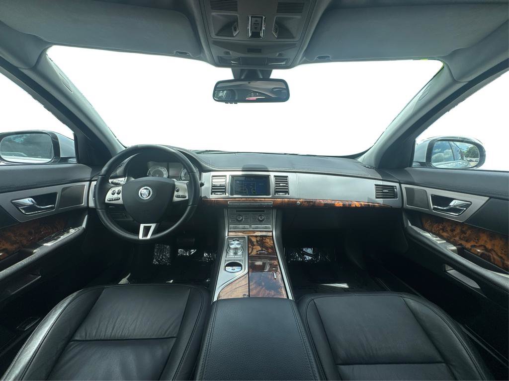 Used 2011 Jaguar XF RWD image 16