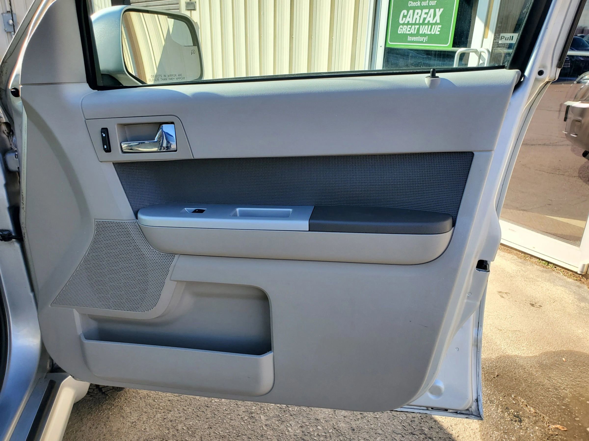 Used 2010 Mercury Mariner Premier image 22