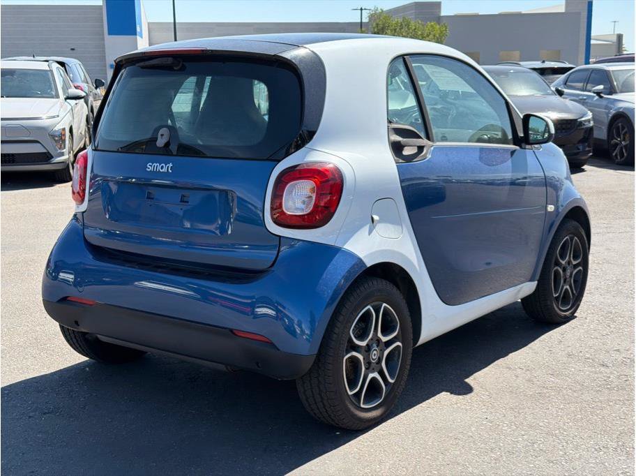 Used 2016 smart fortwo Prime RWD image 3