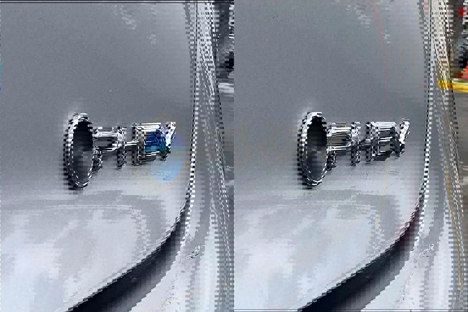 Used 2025 Toyota Prius Plug-In Hybrid image 9