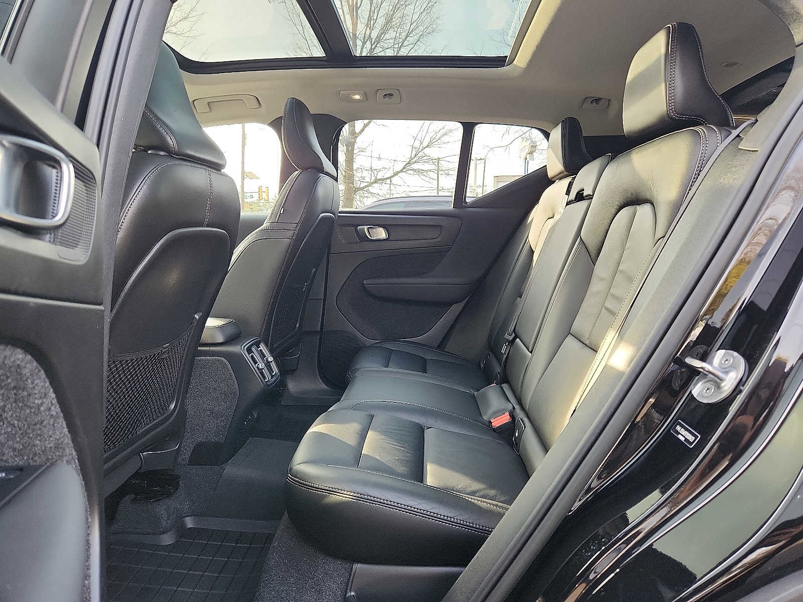 Certified 2023 Volvo XC40 B5 Plus w/ Driver Assist Package image 10