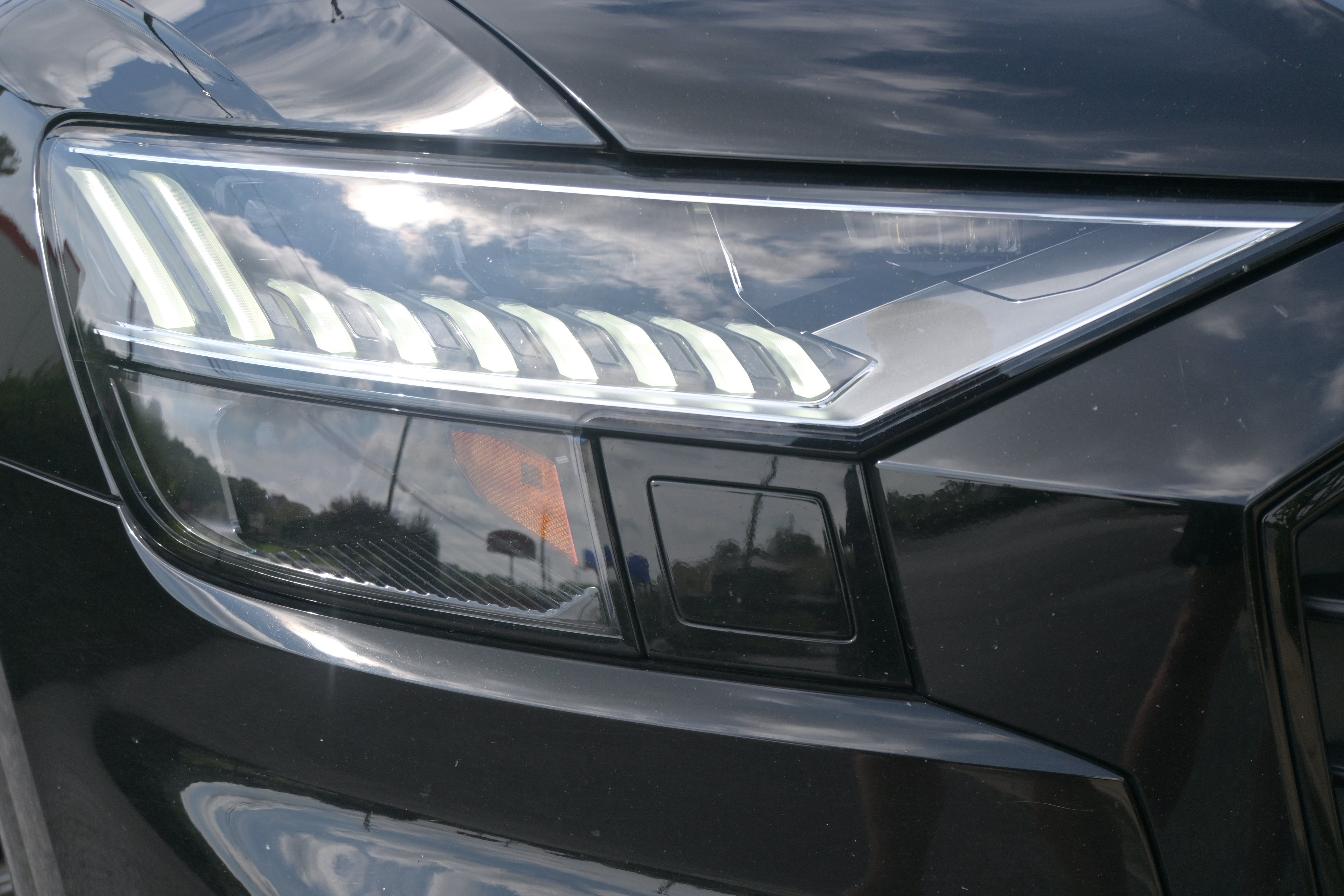 Used 2023 Audi Q8 Prestige AWD/4WD image 11