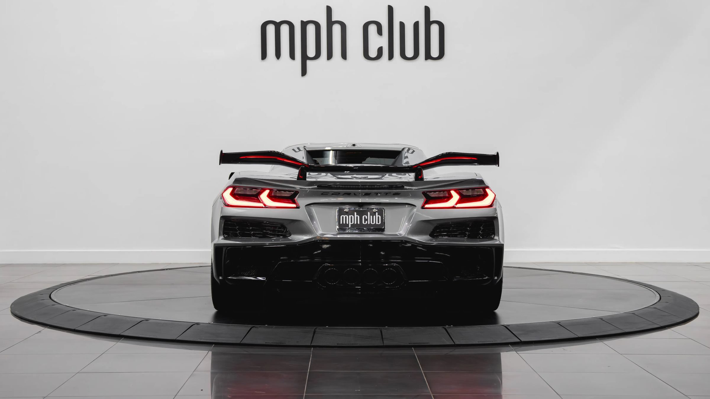 Used 2024 Chevrolet Corvette Z06 w/ Z07 Performance Package RWD image 8