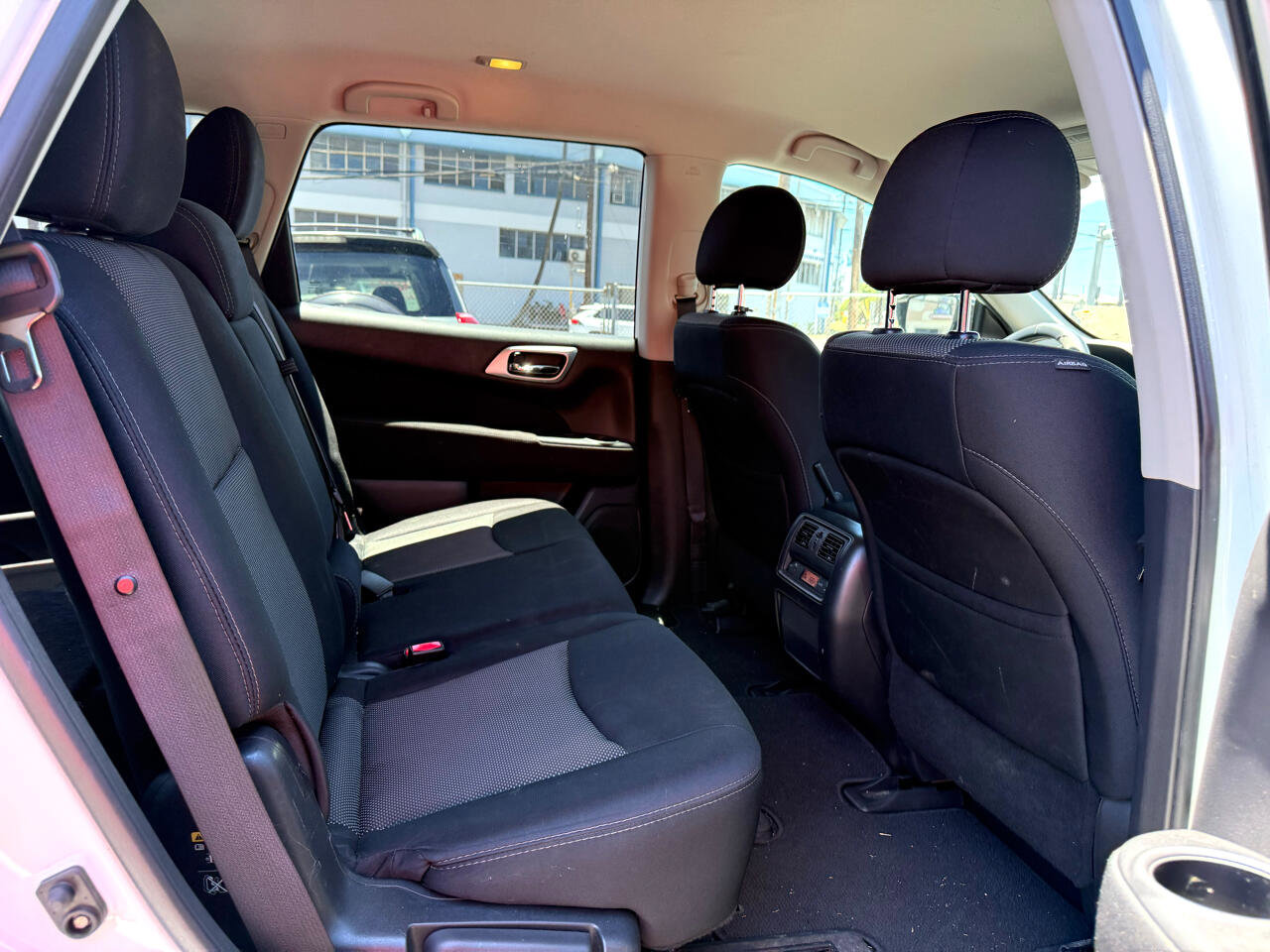Used 2017 Nissan Pathfinder SV image 12