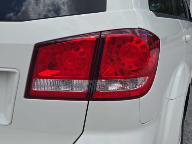 Used 2019 Dodge Journey SE w/ Connectivity Group FWD image 8