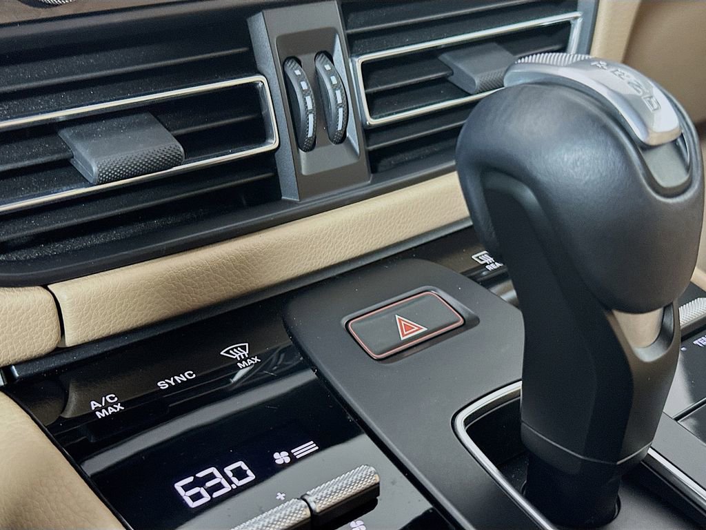 Certified 2023 Porsche Macan image 18