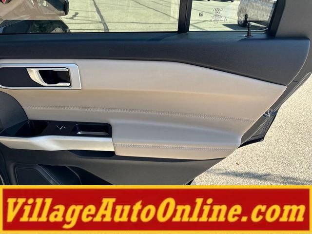 Used 2022 Ford Explorer XLT w/ Equipment Group 202A AWD/4WD image 40