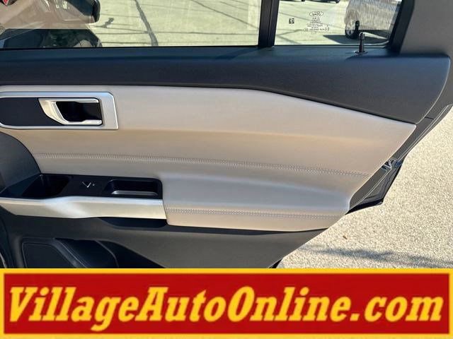 Used 2022 Ford Explorer XLT w/ Equipment Group 202A AWD/4WD image 40