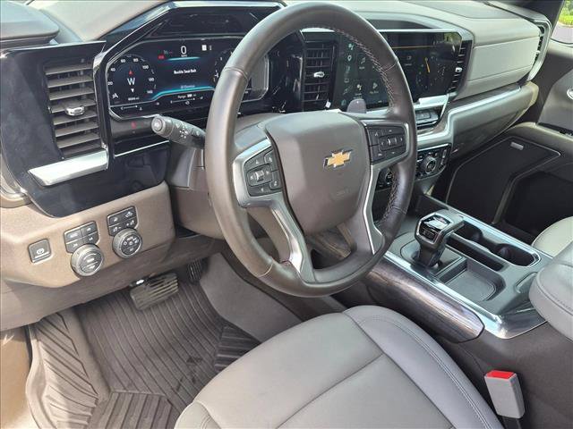 Used 2025 Chevrolet Silverado 1500 LTZ AWD/4WD image 9