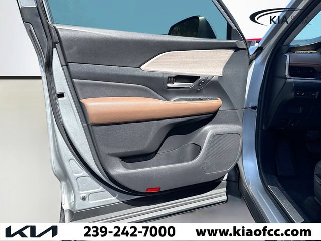 Used 2024 Toyota Grand Highlander AWD image 24