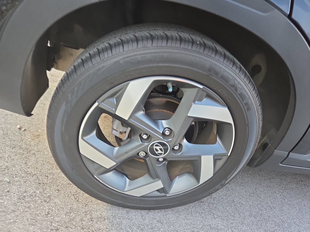 Certified 2023 Hyundai Venue SEL FWD image 4