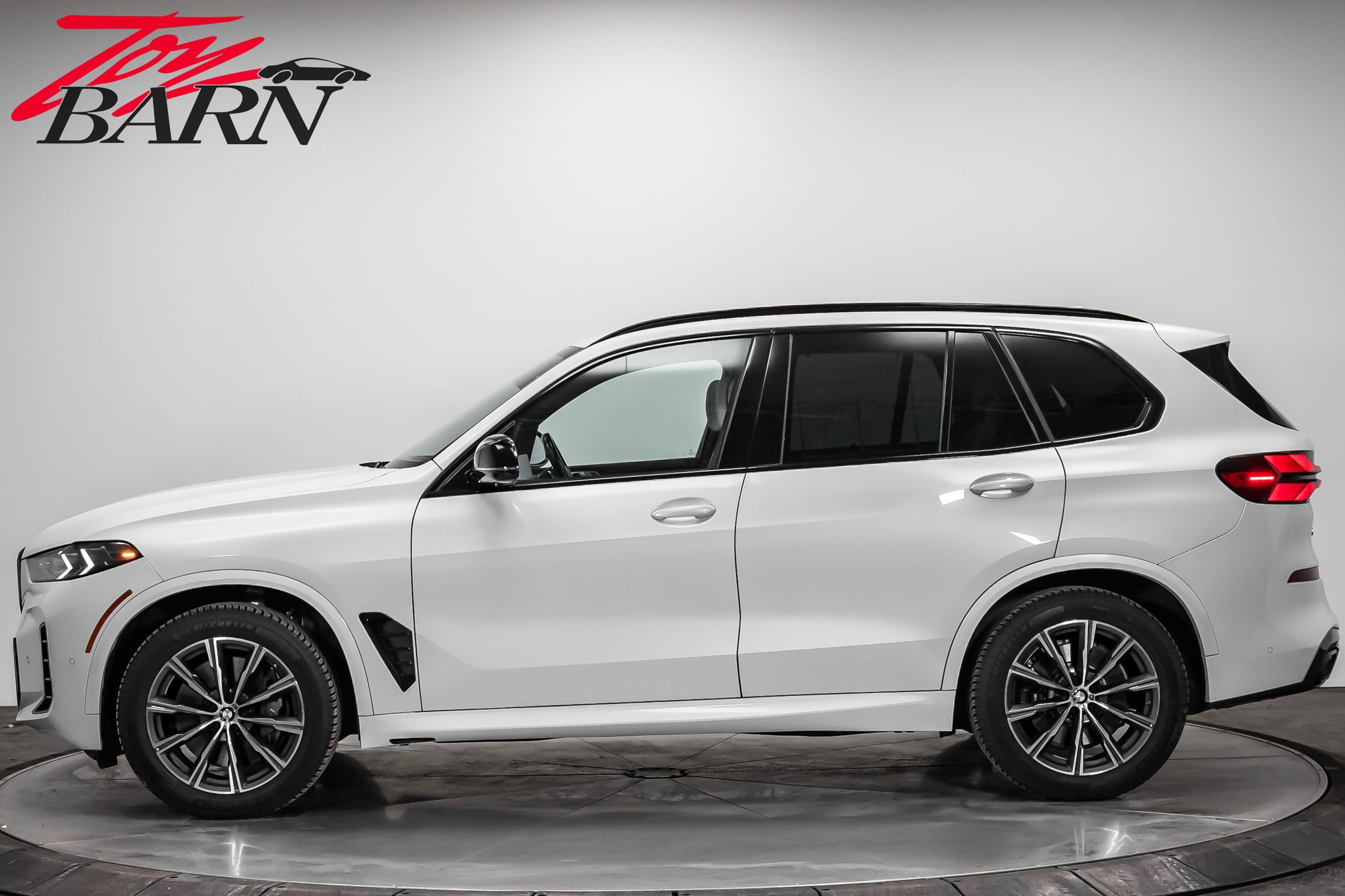 Used 2024 BMW X5 M60i video 2