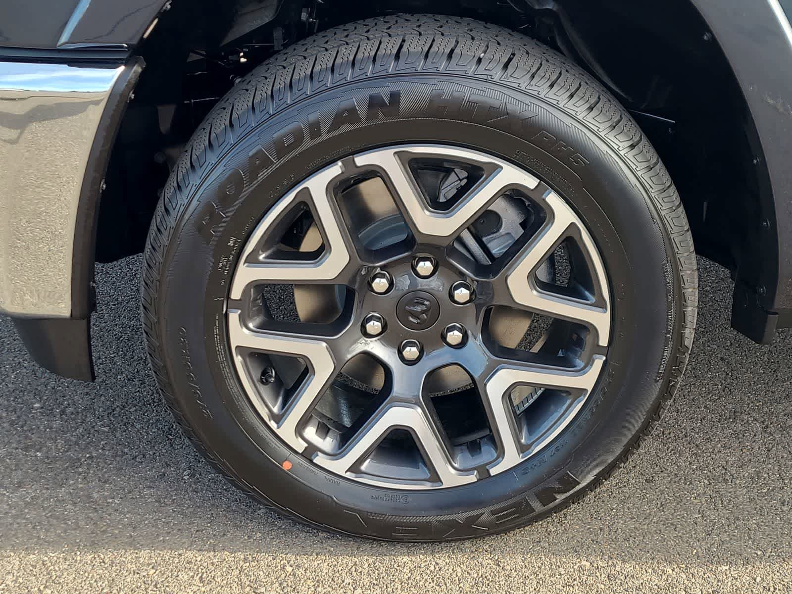 New 2026 RAM 1500 Laramie AWD/4WD image 16