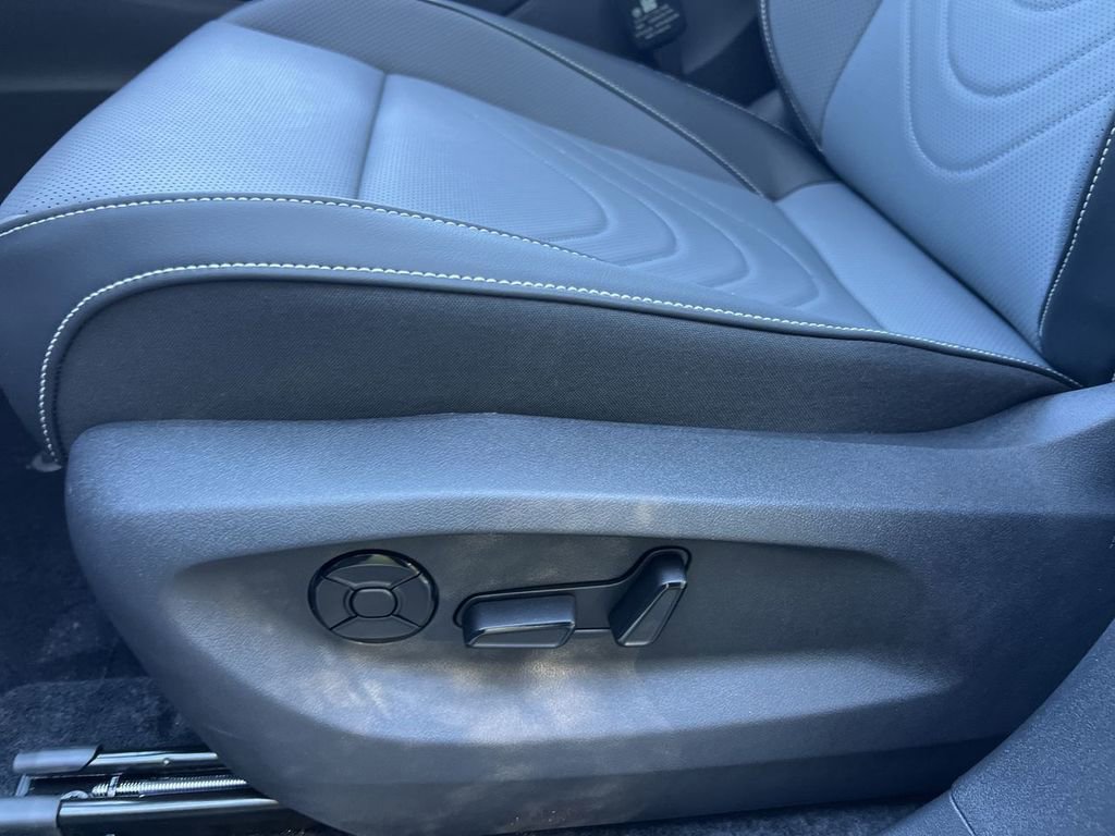 New 2026 Volkswagen Tiguan SE R-Line image 12