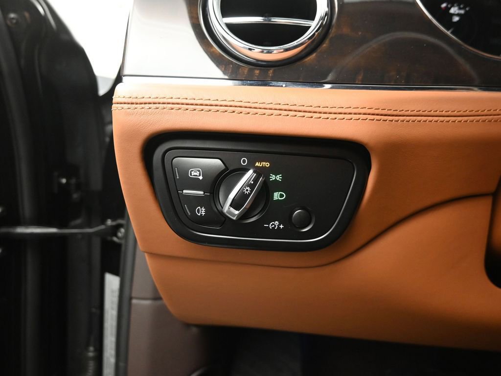 Used 2021 Bentley Bentayga image 20